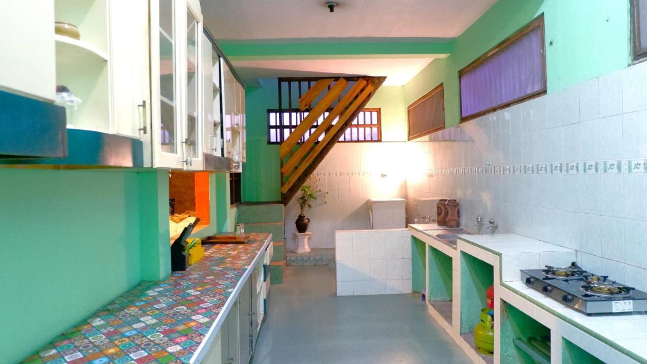 Sleepy Raccoon Hostel Prawirotaman Exterior photo