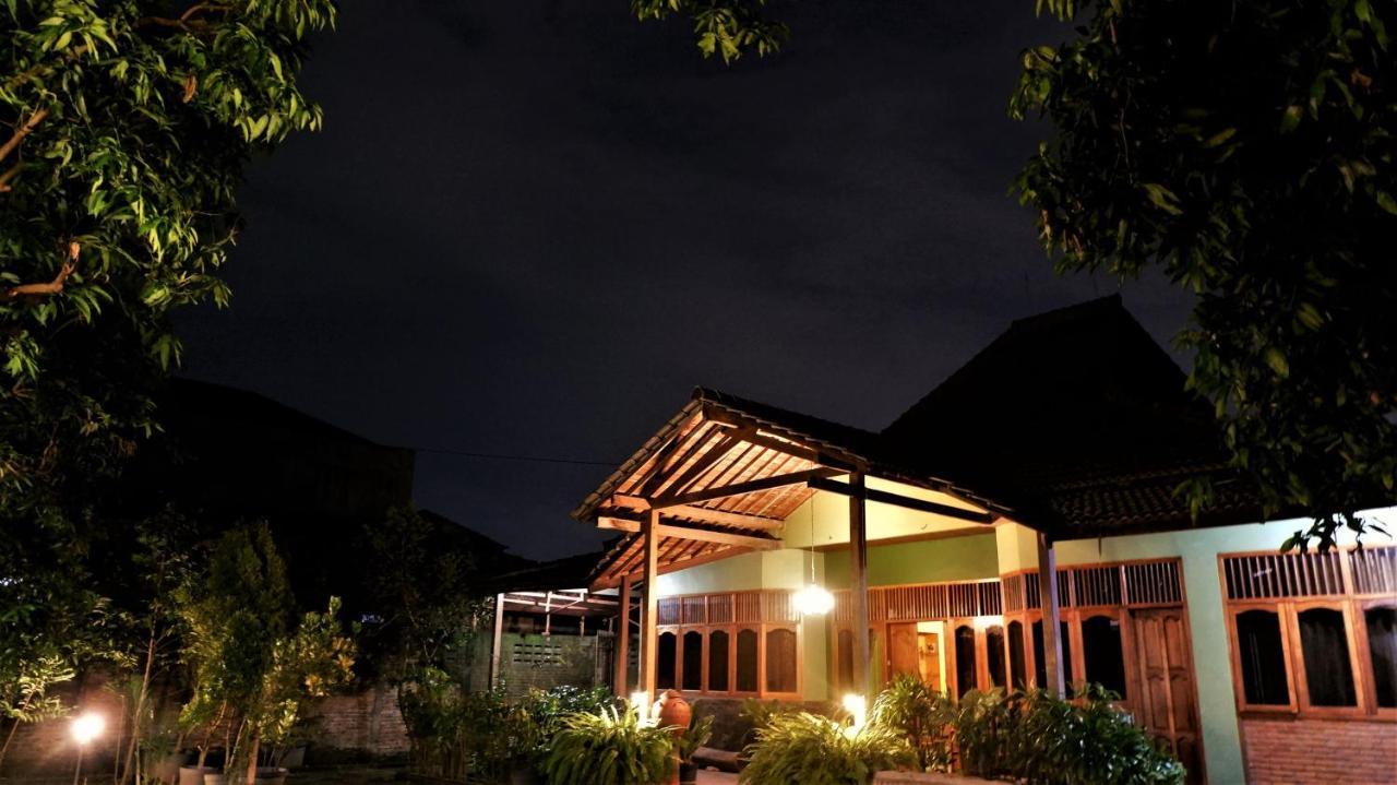 Sleepy Raccoon Hostel Prawirotaman Exterior photo