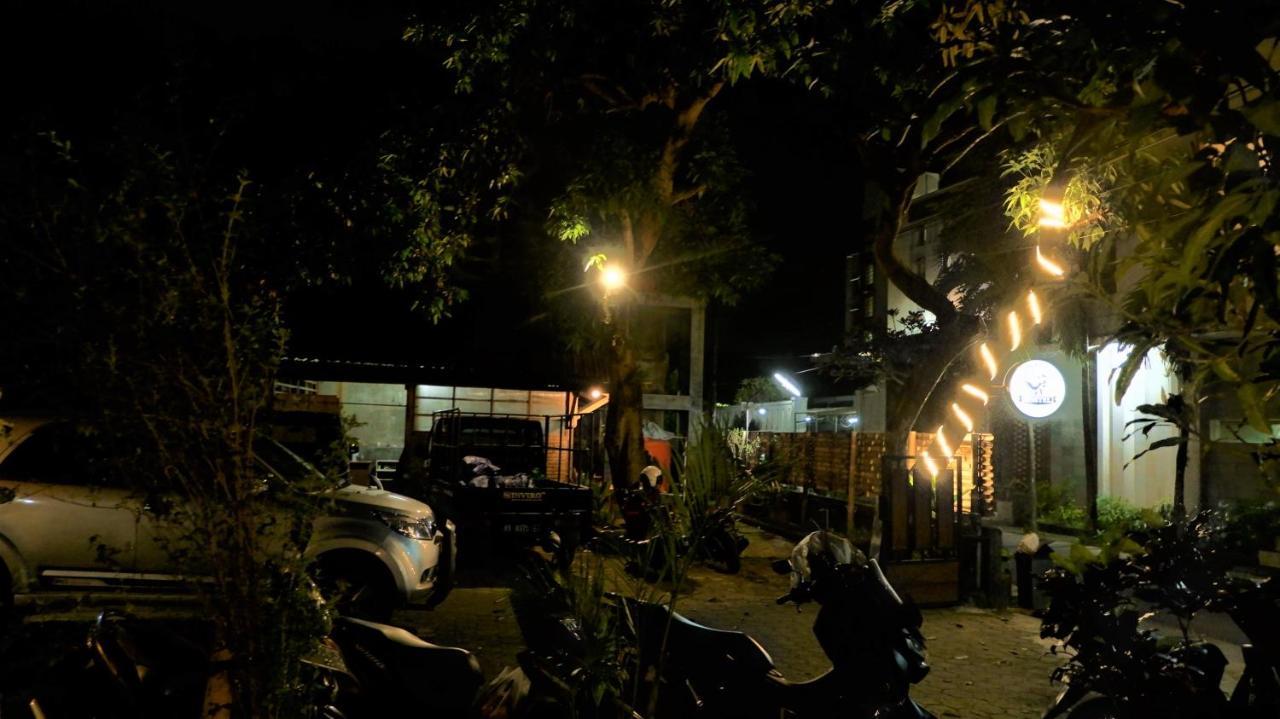 Sleepy Raccoon Hostel Prawirotaman Exterior photo